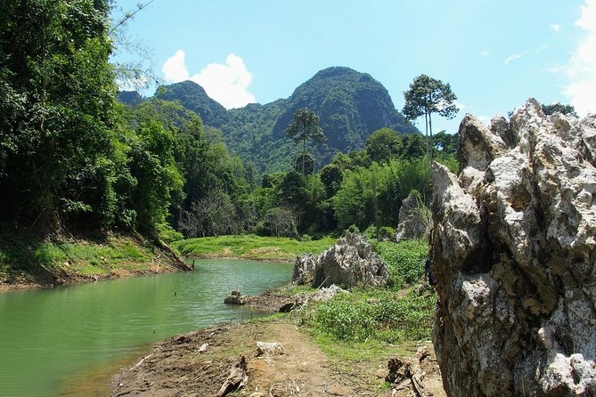 2-Day Khao Sok Jungle Safari from Krabi - Day 1 Drive From Ao Nang: Temple Stops and Khao Sok Arrival