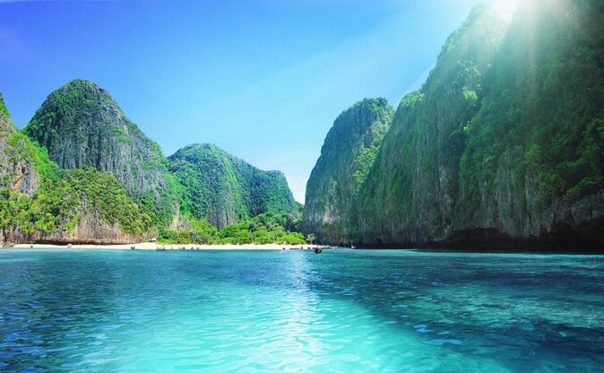 Holiday Travel Photoshoot with Long-tail boat Phi Phi Islands - Key things to know before you go