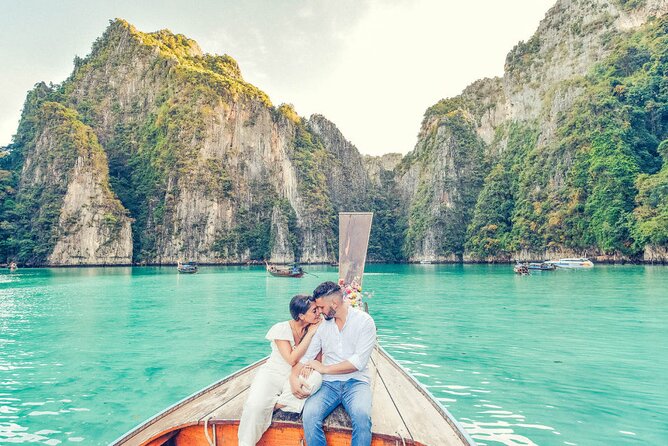 Holiday Travel Photoshoot with Long-tail boat Phi Phi Islands - Why a long-tail boat photoshoot works so well in Phi Phi