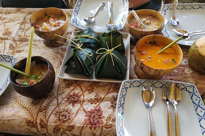 Home Style Family class with fruit carving and market tour - Cold-pressed extra virgin coconut oil: a skill with real-world use