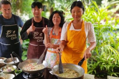 Home Style Family class with fruit carving and market tour - Curry paste and coconut milk: learning the core technique