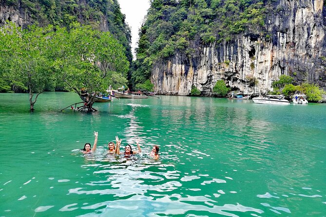 Koh Hong Private Tour from Krabi by Speedboat - Lunch on the beach: traditional Thai food with a vegetarian option