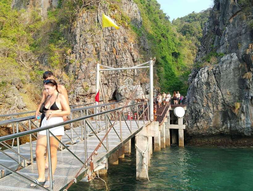 Koh Lanta: Tin's Speedboat Odyssey to Bamboo Island & Beyond - Bamboo Island lunch and beach time for real recovery