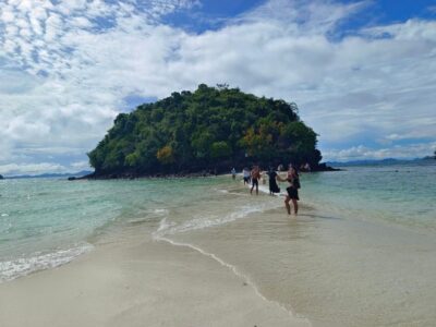 Krabi: 7 Island Sunset With BBQ & Plankton Speed Boat Tour - Phra Nang Cave and Phra Nang Beach: Railay’s Limestone Drama