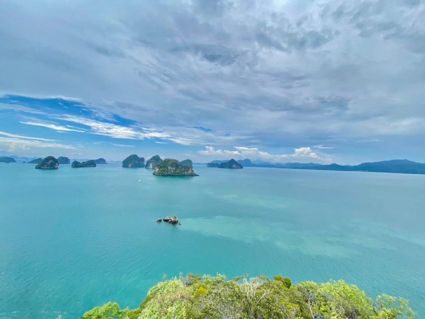 Krabi Hong Island Day Trip by Speed boat or Longtail Boat - Hong Lagoon: why the “room” shape matters for your photos