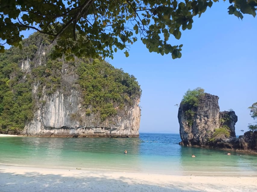 Krabi: Hong Islands - Join tour by Longtail boat - Hong Lagoon and Hong Island: the amphitheater moment plus a viewpoint climb