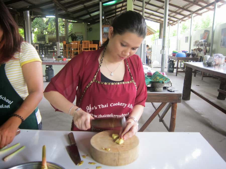 Krabi: Morning/Afternoon Thai Cooking Class at Ya's Cookery - Morning vs afternoon: choosing your dishes from the menu