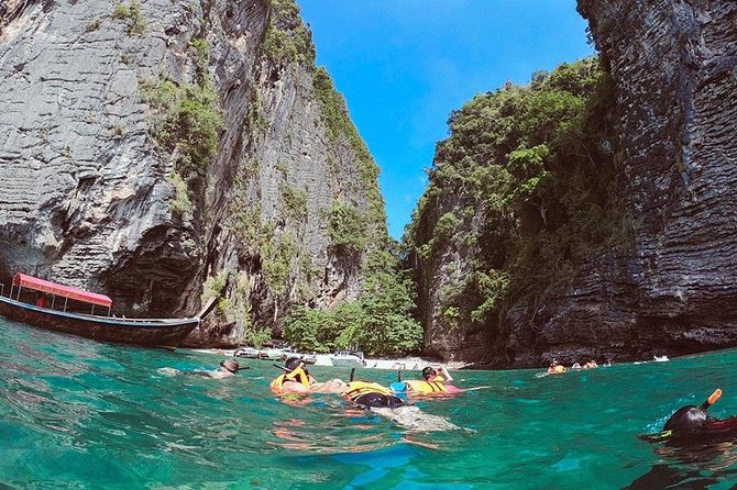 Krabi Nice Sea Snorkeling - Ko Mae Urai: the hole underwater and the Nemo-style moment