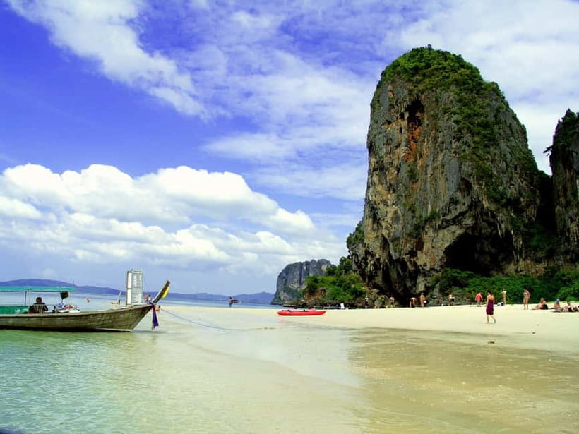 Krabi: Railay Beach & Caves + Jurassic World : Rebirth Sites - Long-tail boat to Railay West: the ride sets expectations