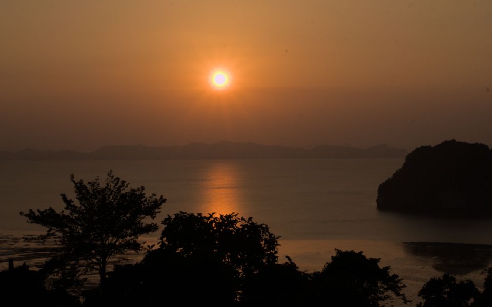 Krabi: Sunset Kayaking Ao Thalane with Dinner BBQ - Food and included extras: lunch, fruit, water, and why it matters