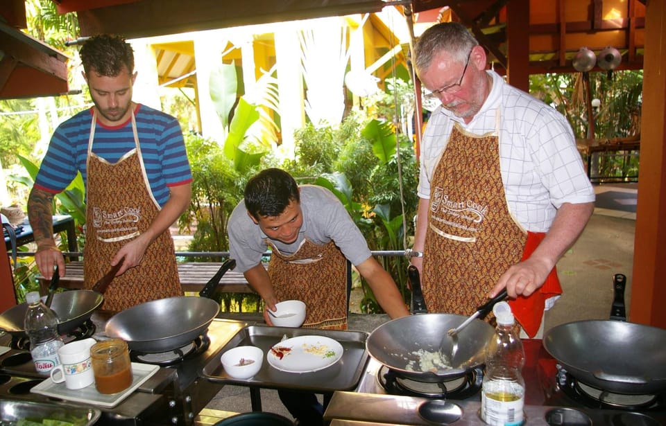 Krabi: Unveiling Thai Flavors by Night at Smart Cook School - The First Steps: Welcome Refreshments and a Flavor Workshop