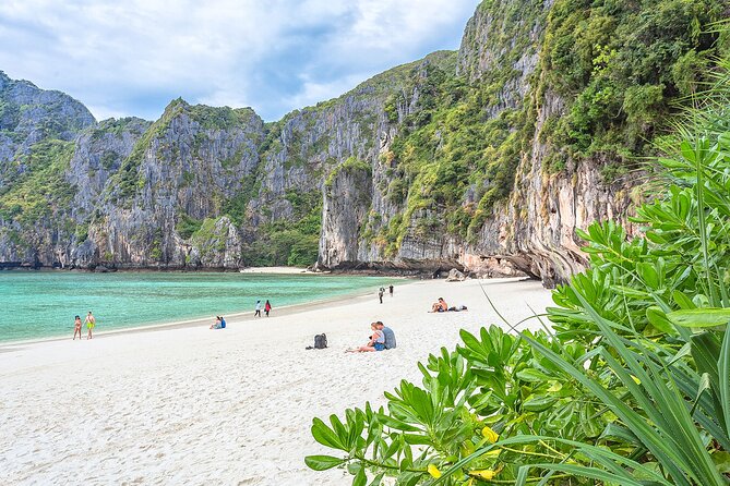 Phi Phi + 4 Islands Avoid the Crowds Tour From Krabi - Group size, organization, and the kind of day this creates
