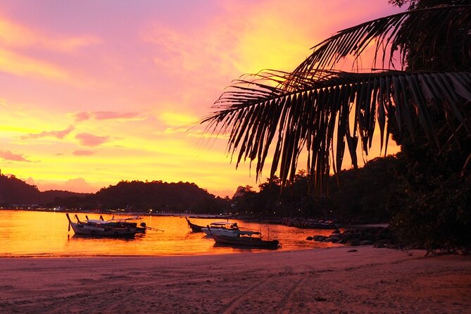 Phi Phi 4 Islands Sunset Tour with Bioluminescent Plankton - Poda Island for swimming and the BBQ dinner timing