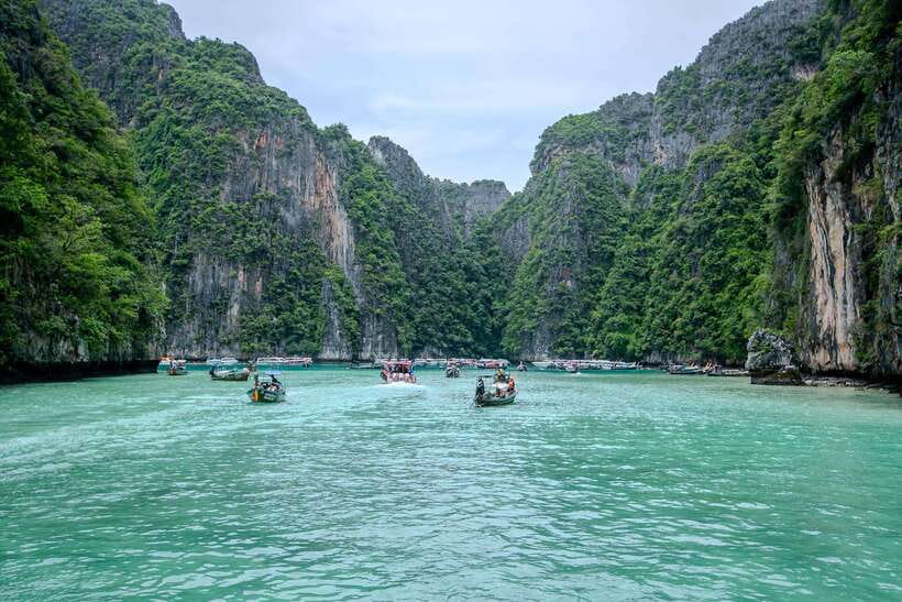 Phi Phi : Half Day By Speed Boat 4 hours Phi Phi Lay - Pileh Lagoon: the calm-water break you’ll actually notice