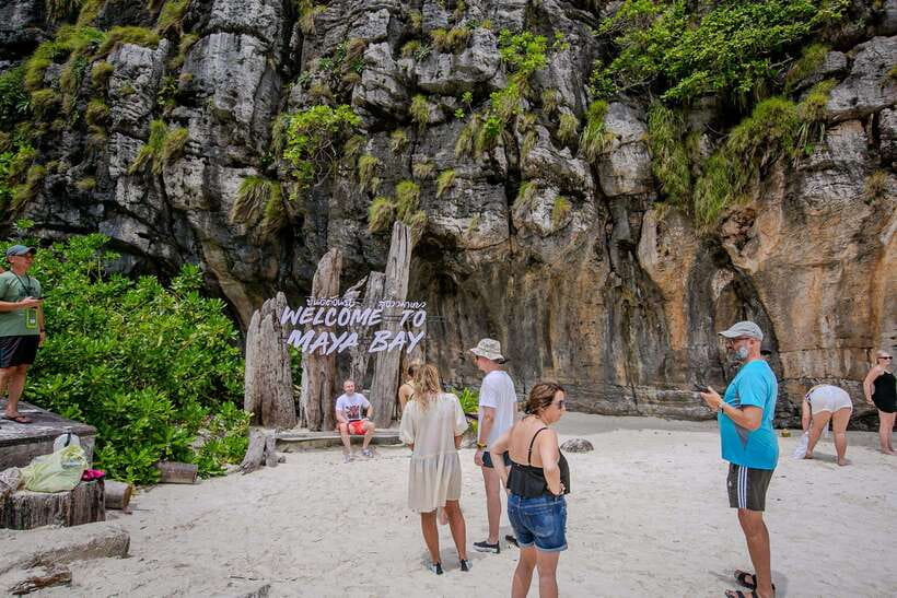 Phi Phi : Half Day By Speed Boat 4 hours Phi Phi Lay - Loh Samah Bay and the walk break that adds variety