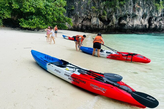 Snorkeling and Kayaking Tour at Hong Islands From Krabi - What the small-group setup changes for your day